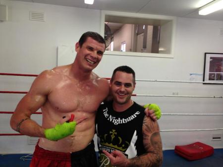 320108_567475773271019_87656862_n