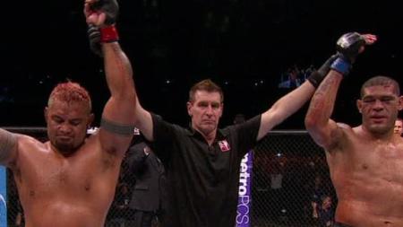 dm_131207_mma_hunt_silva_highlight