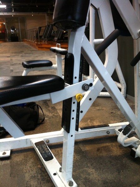 Pin inserted by my good self for purpose of demonstration. Without the pin, the seat will not stay up and the user will fall - in a sitting position - directly onto the floor while the load is aloft.