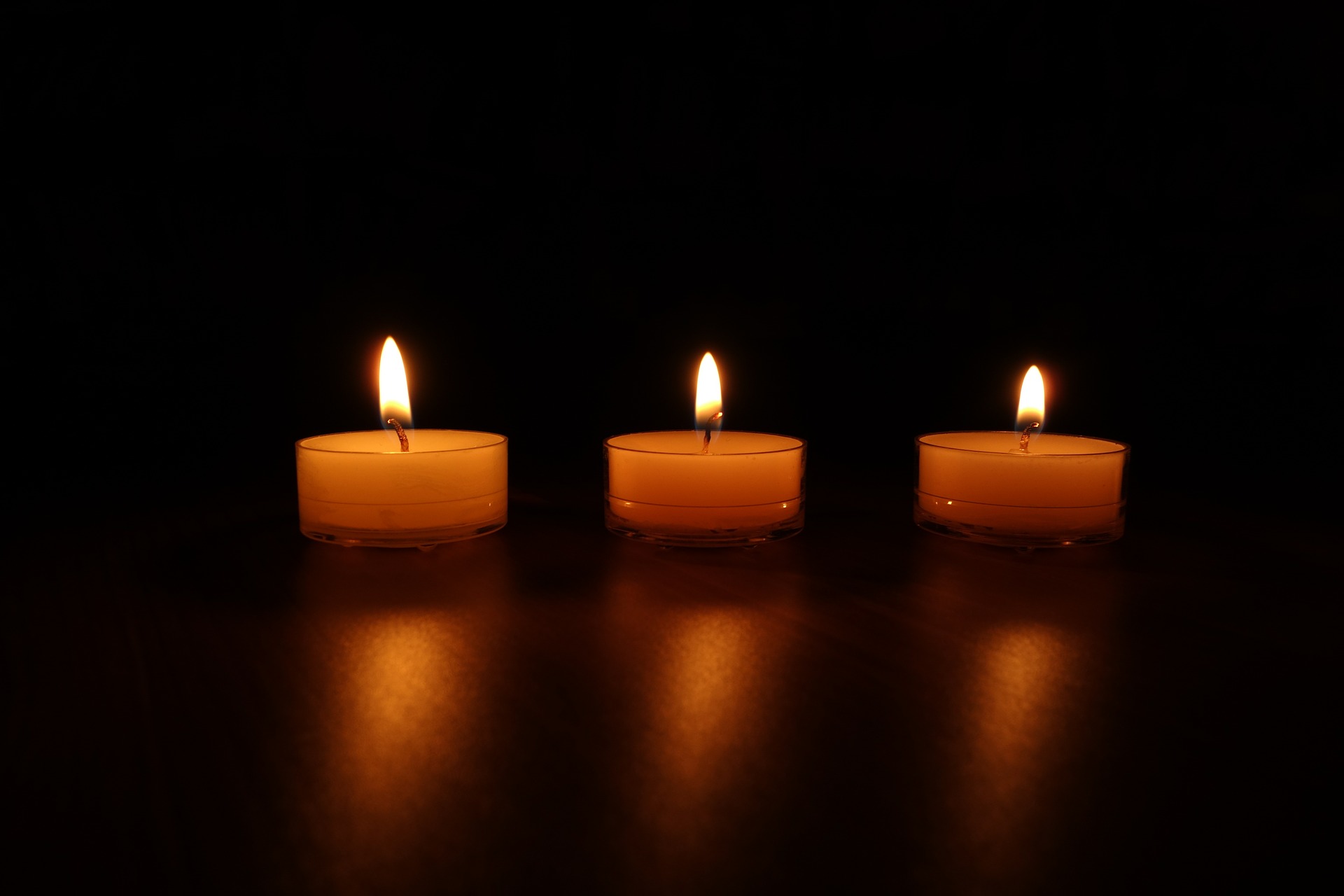 candles-488565_1920.jpg